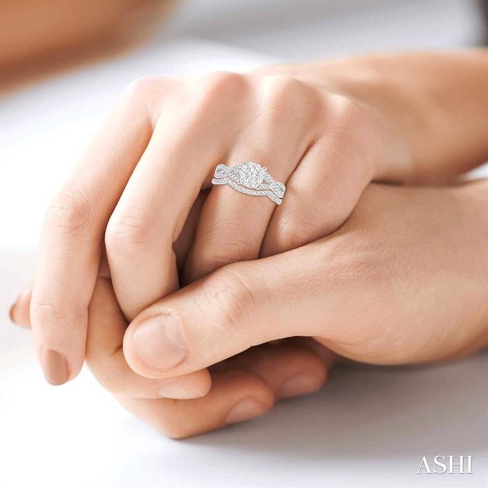 Round Shape Lovebright Diamond Wedding Set View 4
