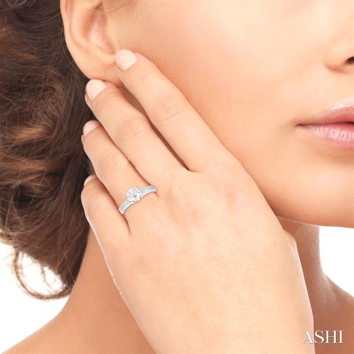 Round Shape Semi-Mount Diamond Engagement Ring View 4