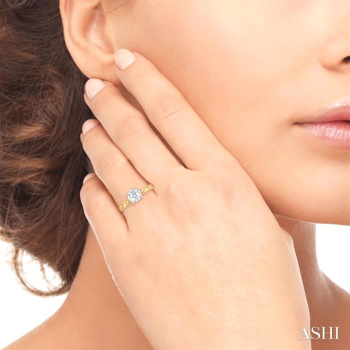 Round Shape Semi-Mount Diamond Engagement Ring View 4