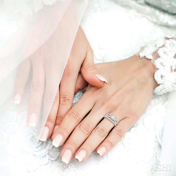 Round Shape Diamond Wedding Set View 4