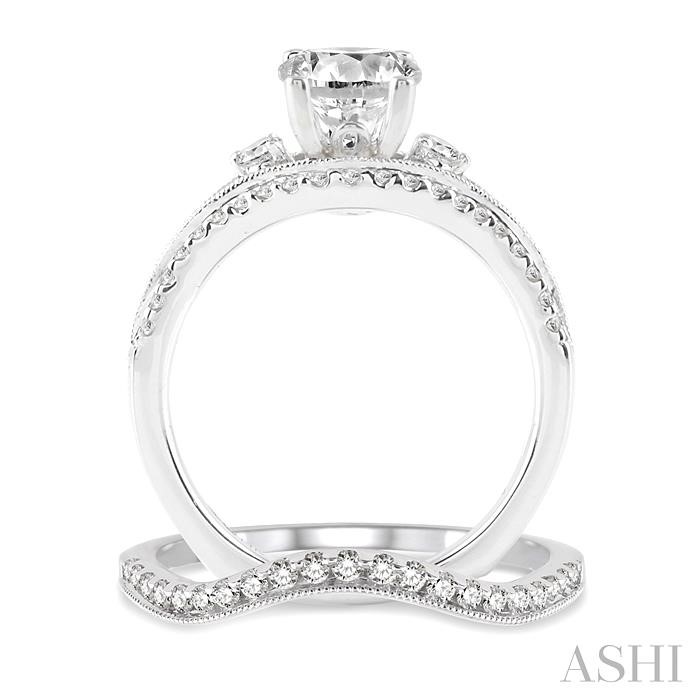 Round Shape Diamond Wedding Set View 3