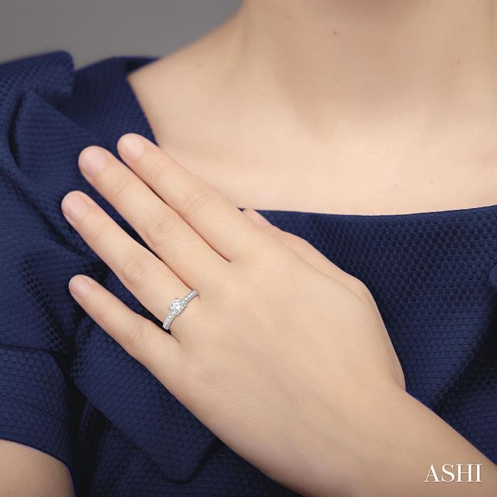Round Shape Diamond Engagement Ring View 4