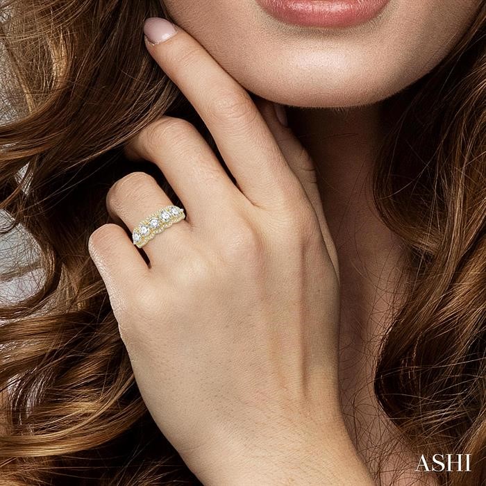 Round Shape 5 Stone Diamond Fashion Ring View 4