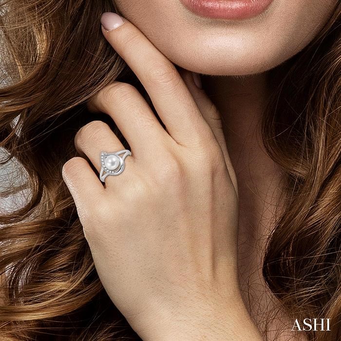 Pearl & Diamond Fashion Ring View 4