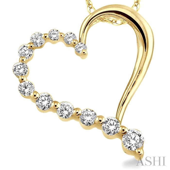 Heart Shape Half Journey Diamond Fashion Pendant View 3